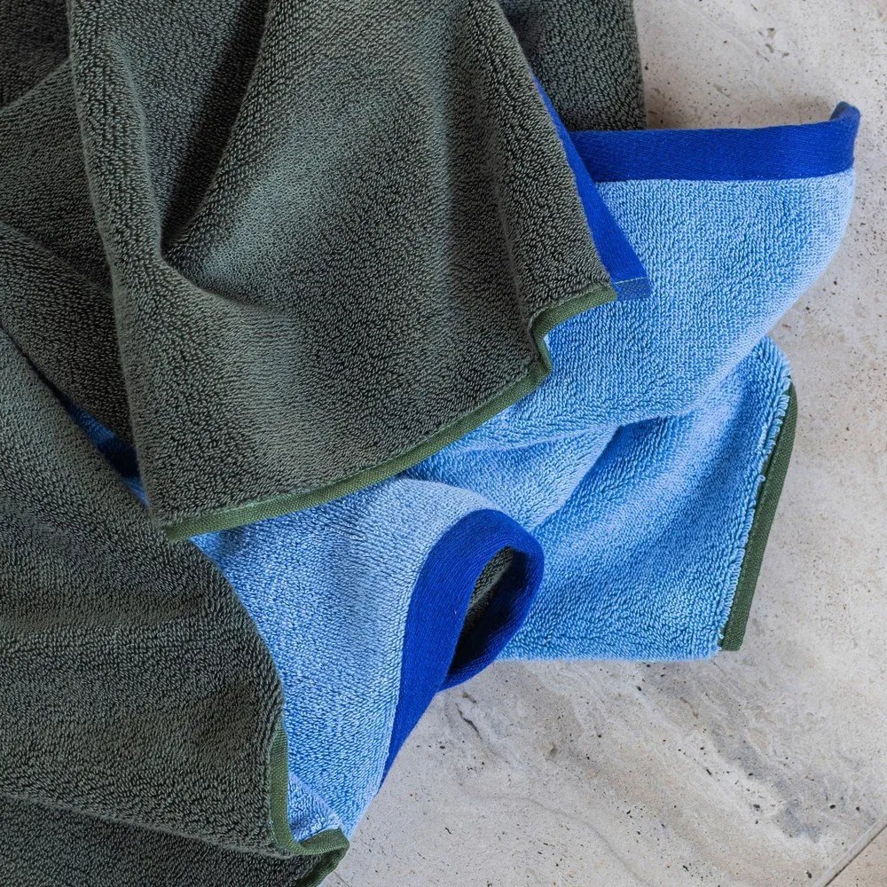 Ciemnozielono-niebieski ręcznik z bawełny organicznej frotte 50x90 cm Soft – Mette Ditmer Denmark