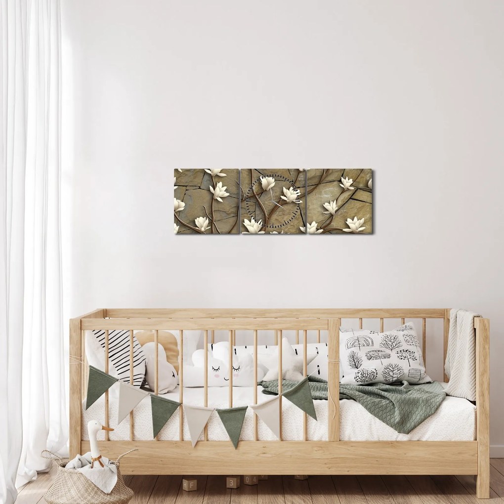 Obraz - Białe magnolie na murze kamiennym (z zegarem) (90x30 cm)
