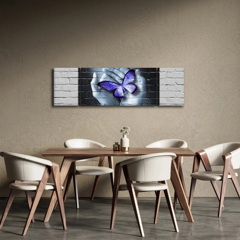 Obraz - Fioletowy motyl na ścianie (170x50 cm)