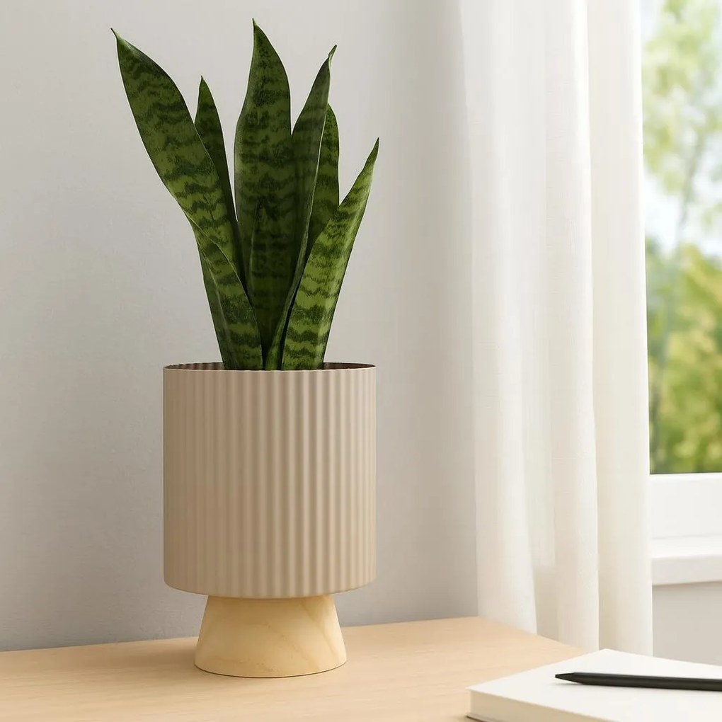 Metalowa doniczka z drewnianą podstawką STÖDA, 18 x 23 cm