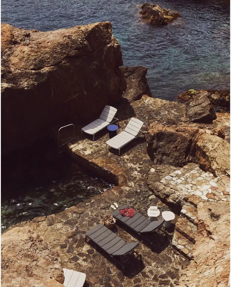 Czarny metalowy leżak ogrodowy Marcona – Kave Home