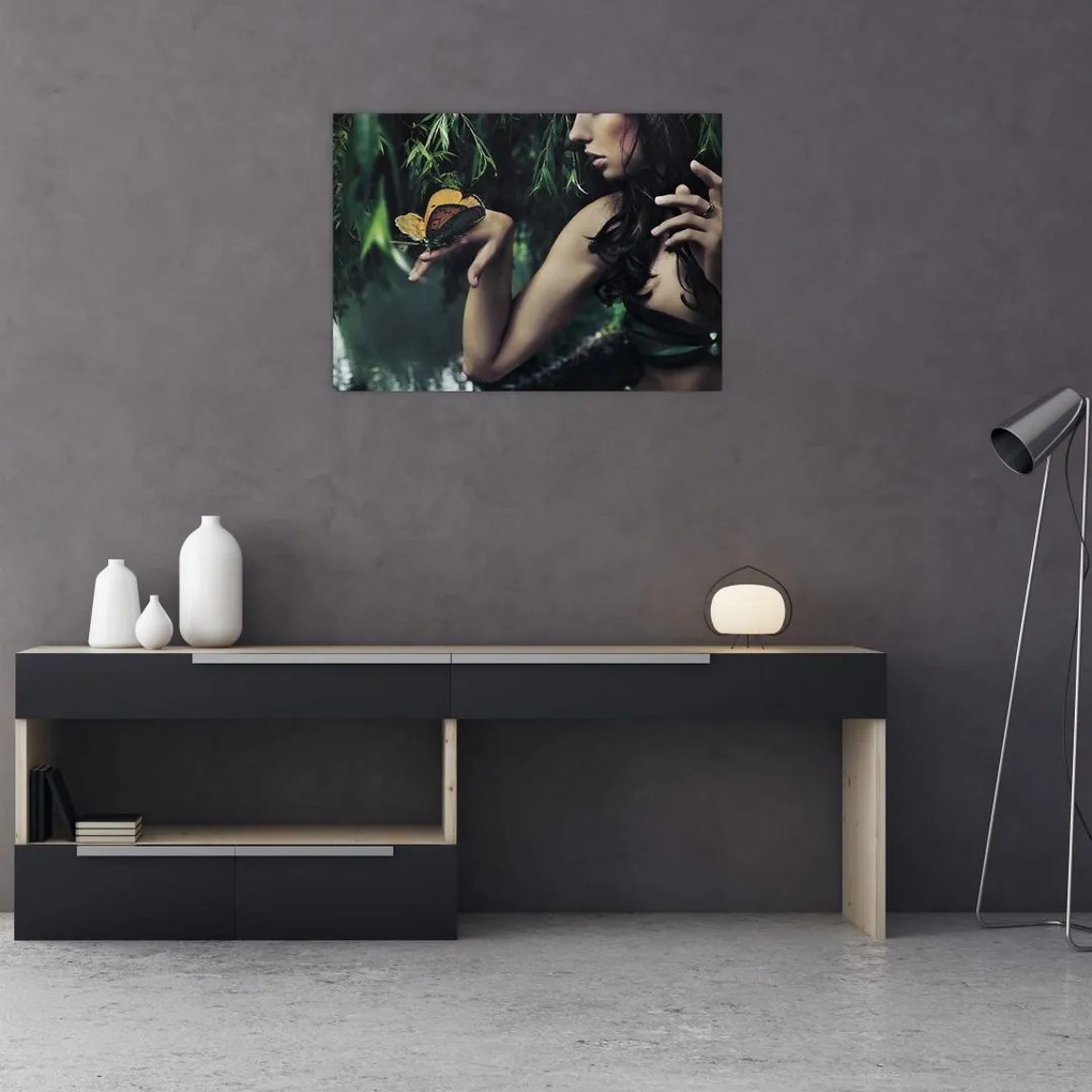 Obraz na szkle pełnej wdzięku kobiety z motylem (70x50 cm)
