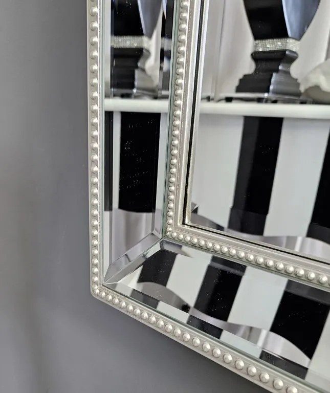 Lustro w lustrzanej ramie, szlifowane fazą, 74x130cm