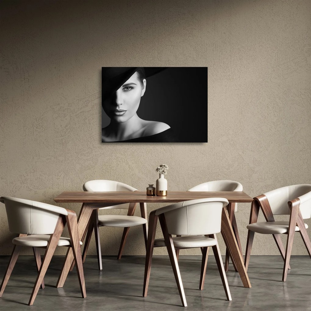 Obraz na szkle - Czarno - biały portret kobiety w kapeluszu (70x50 cm)