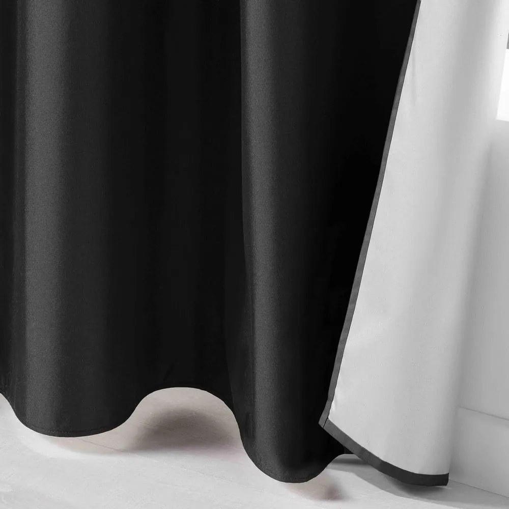 Czarna zasłona termiczna 140x260 cm Icemount – douceur d'intérieur
