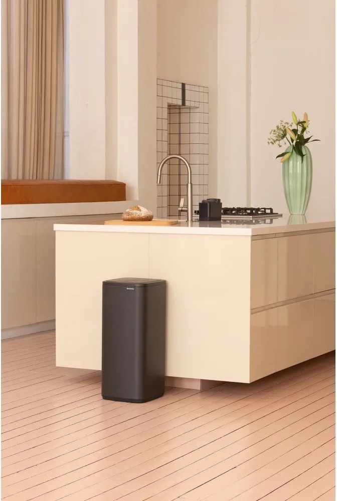 Ciemnoszary stalowy kosz na śmieci otwierany na dotyk 30 l Bo Touch – Brabantia
