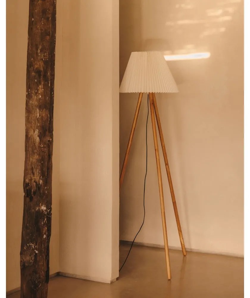 Naturalna lampa stojąca z tekstylnym kloszem (wysokość 149 cm) Benicarlo – Kave Home