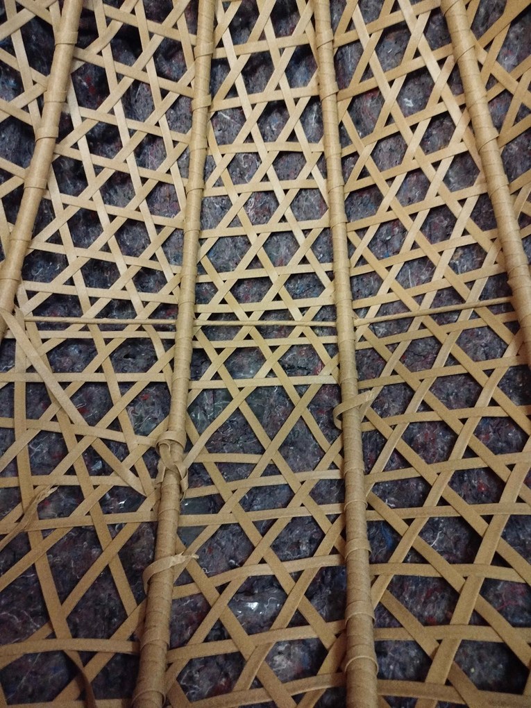 PROMOCJA Jasnobrązowe wiszące krzesło TROPIKAL ze stojakiem II. jakość