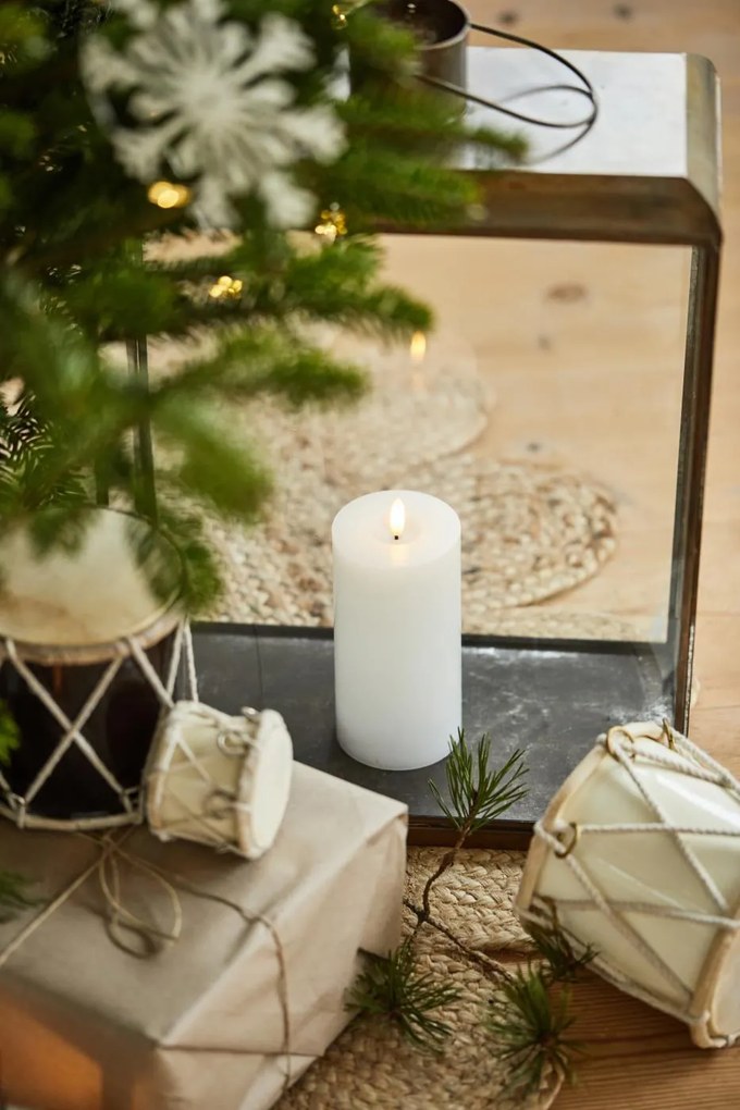 IB Laursen Świeca okrągła LED WARM FLAME SL 12,5 cm biała