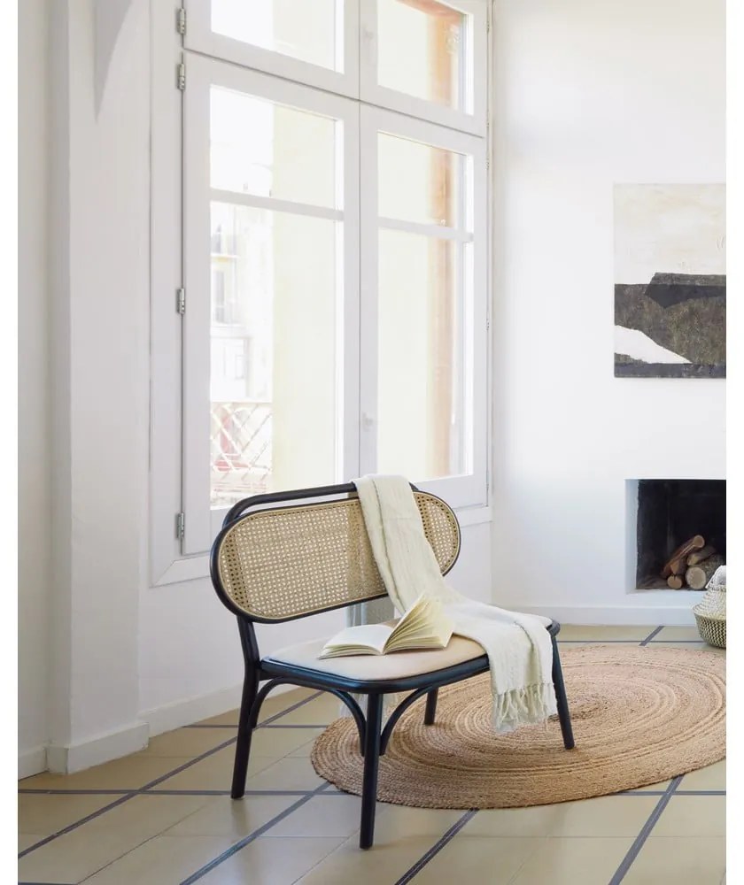 Czarny fotel Kave Home Doriane