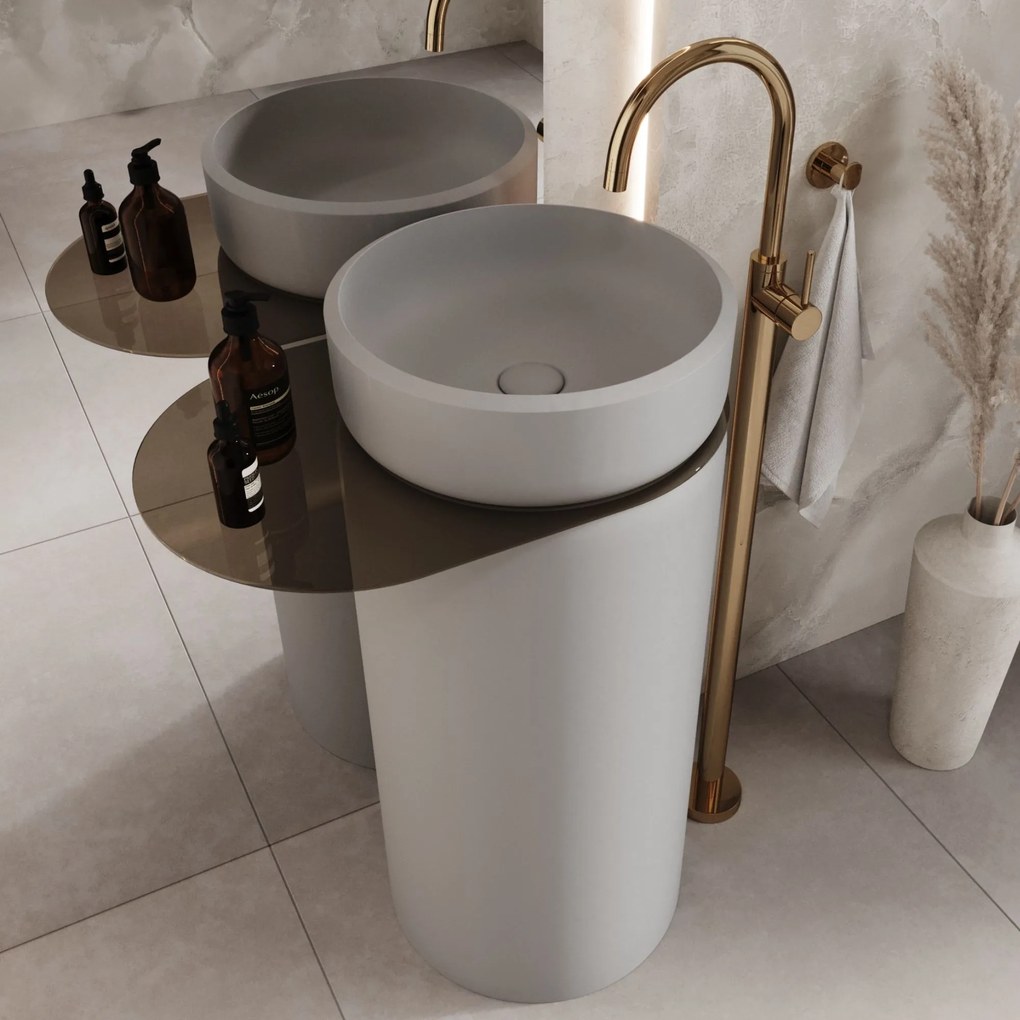 Umywalka z konglomeratu wolnostojąca okrągła z półką szklaną 85 x 40 cm RONA bez przelewu | Różne kolory półki : Kolor szkła - Przezroczyste , Kolor umywalki RONA - Szary połysk, Podłączenie syfonu - Do podłogi, Półka - Szklana