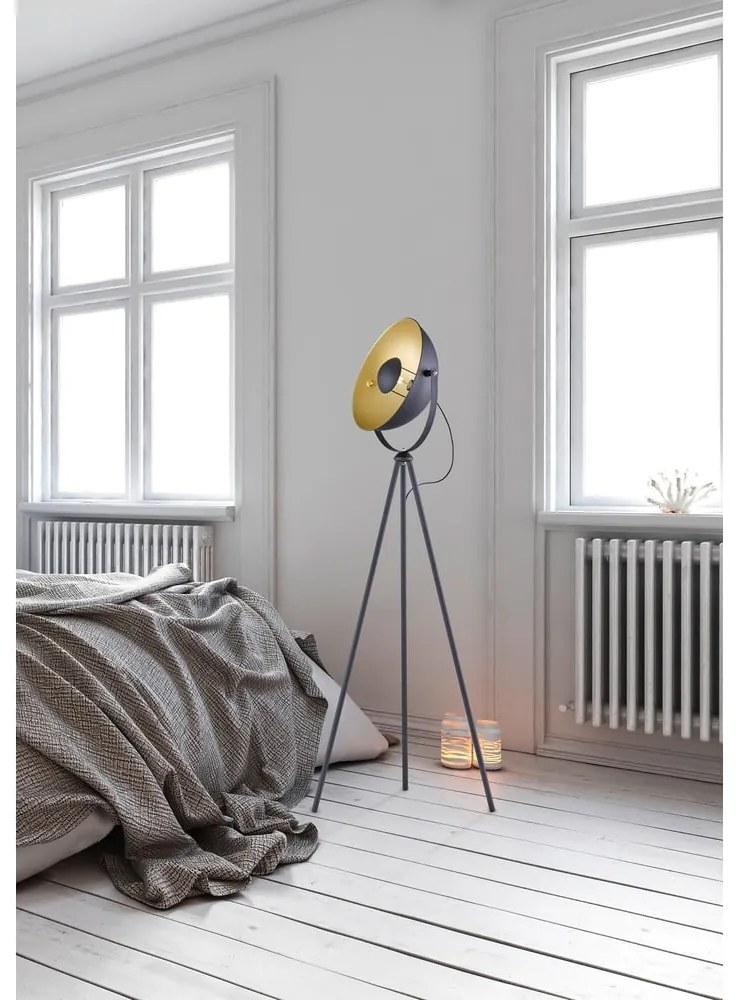 Ciemnoszara metalowa lampa stojąca Trio Chewy, wys. 160 cm
