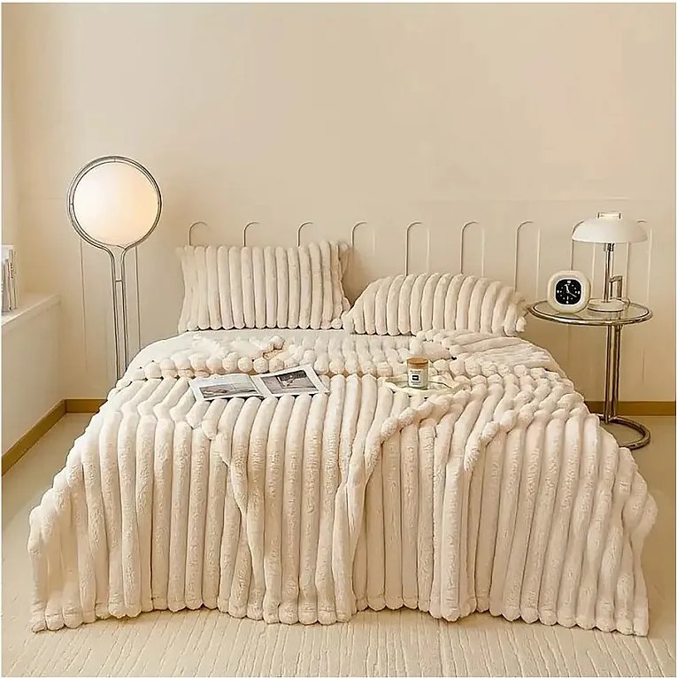 Miękki beżowy koc 1x1,5 m - lekki i wygodny na kanapę i łóżko