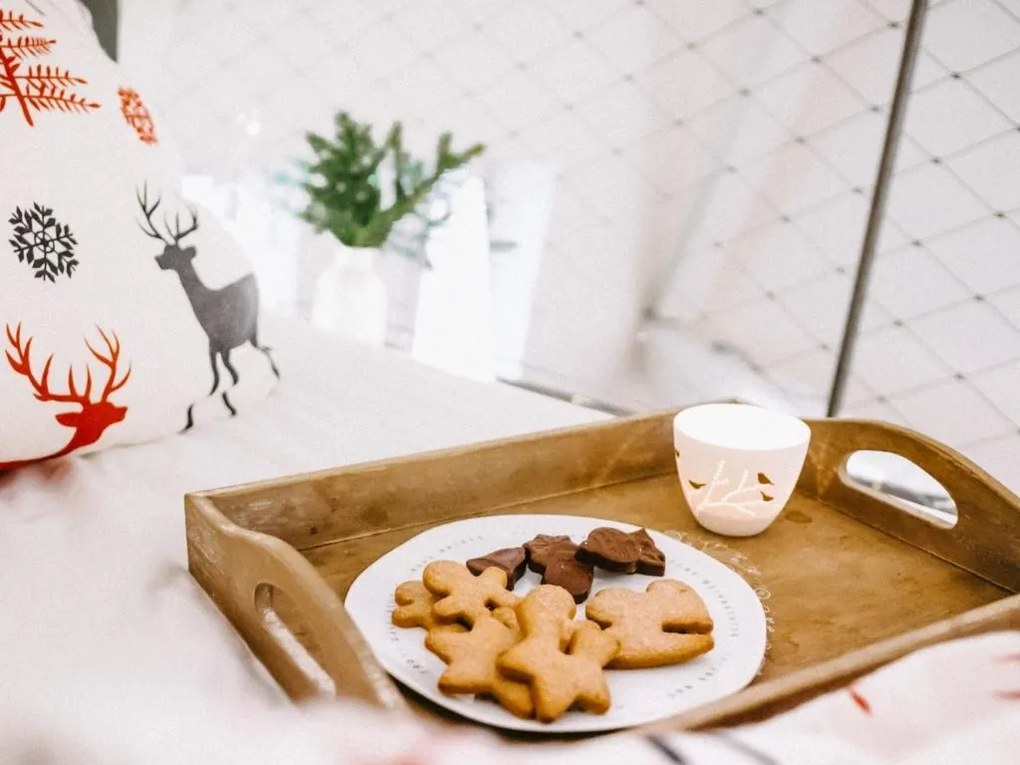 Biały porcelanowy talerz MERRY CHRISTMAS