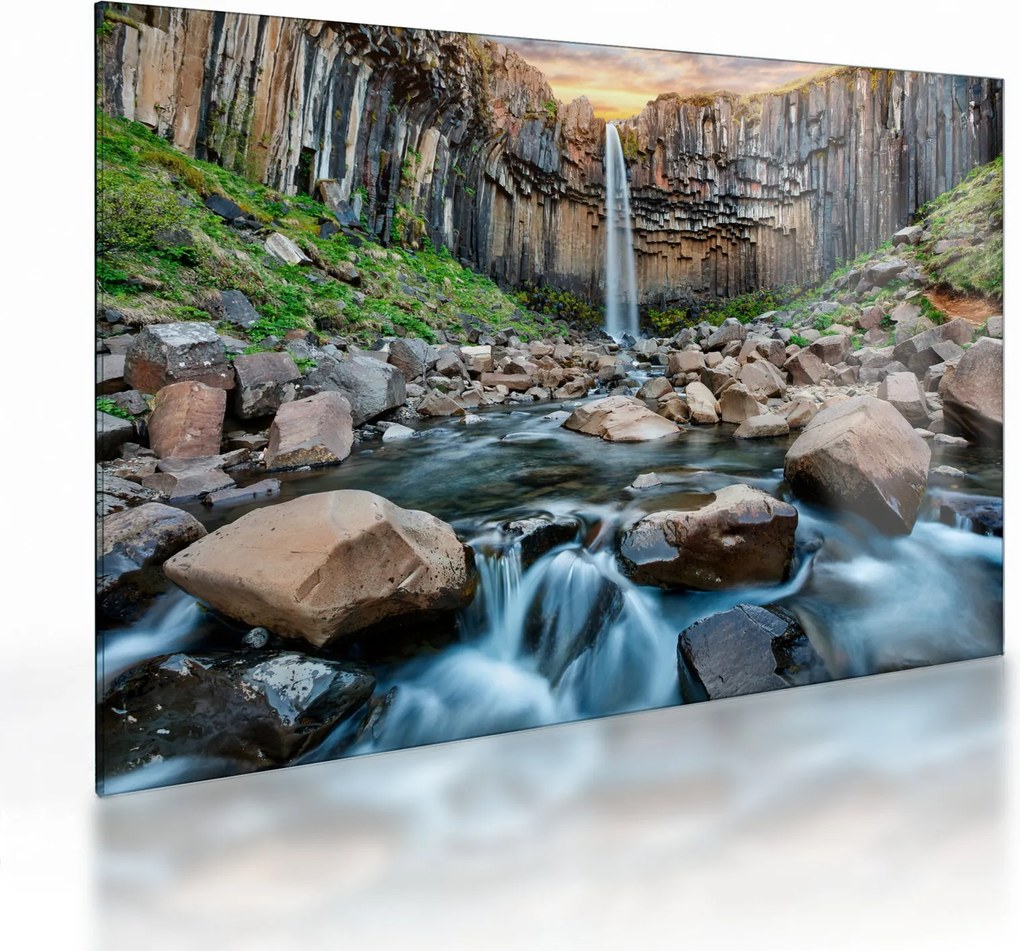 Obraz na szkle - Wodospad Svartifoss, Islandia (70x50 cm)