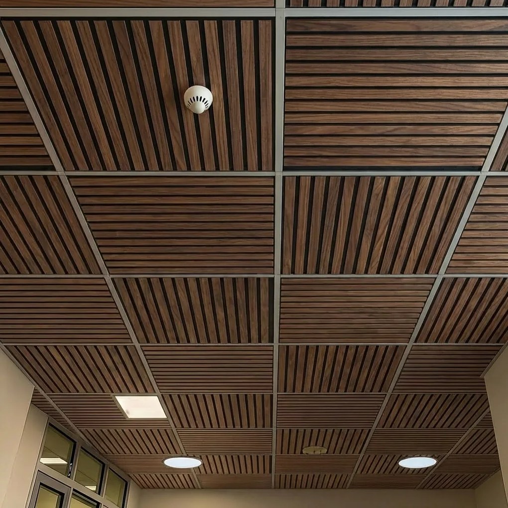 Drewniany sufitowy panel akustyczny, 595 x 595 mm, B2BP007, 4 szt., orzech