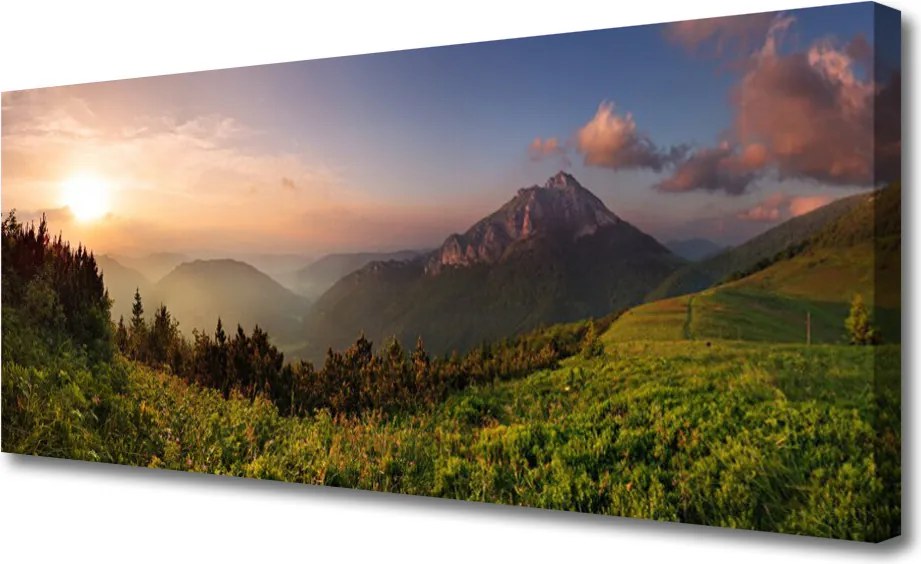 Zdjęcie na płótnie Szczyty Gór w Objęciach Lasu