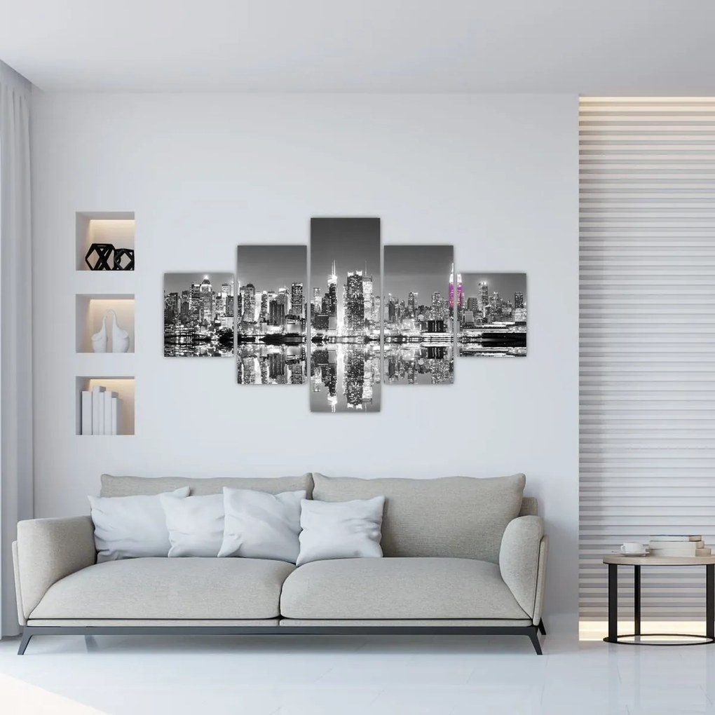Obraz - Nowy Jork i fioletowy wieżowiec (125x70 cm)