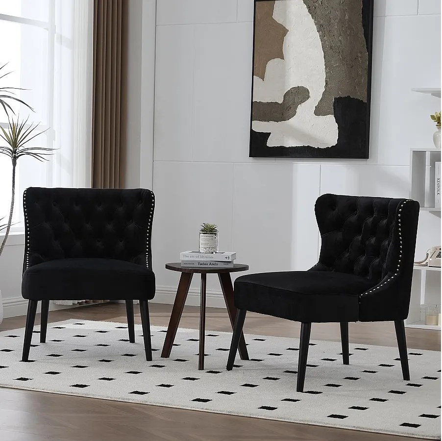Czarne krzesło - Krzesło z nitowanym wykończeniem i nogami z litego drewna - aksamit