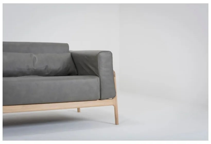 Ciemnoszara sofa z bawolej skóry z konstrukcją z litego drewna dębowego Gazzda Fawn, 210 cm