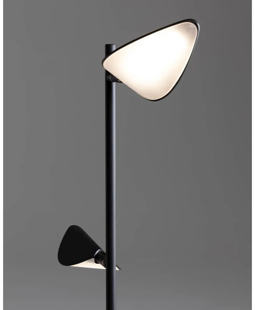 Czarna lampa stojąca LED (wysokość 150 cm) Veleira – Kave Home