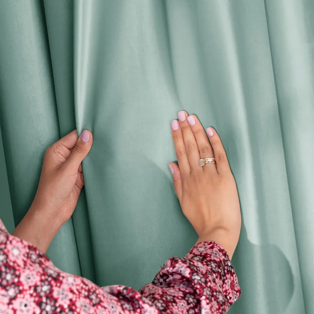 Jasnozielona aksamitna zasłona częściowo zaciemniająca (dimout) 140x270 cm Eyelets – Restilo