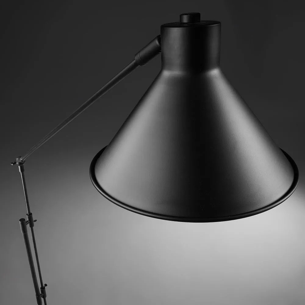 Czarna lampa stojąca z metalowym kloszem (wysokość 220 cm) Dione – Kave Home