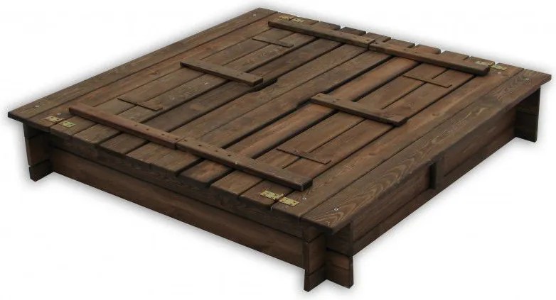 Drewniana piaskownica z ławkami