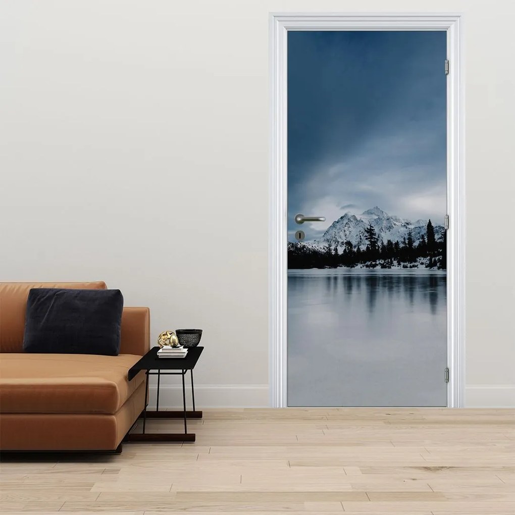 Fototapeta na drzwi - Na zamarzniętym jeziorze (95x205cm)