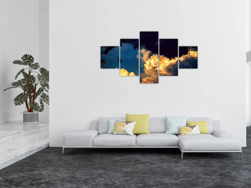 Obraz skoczka spadochronowego w chmurach (125x70 cm)