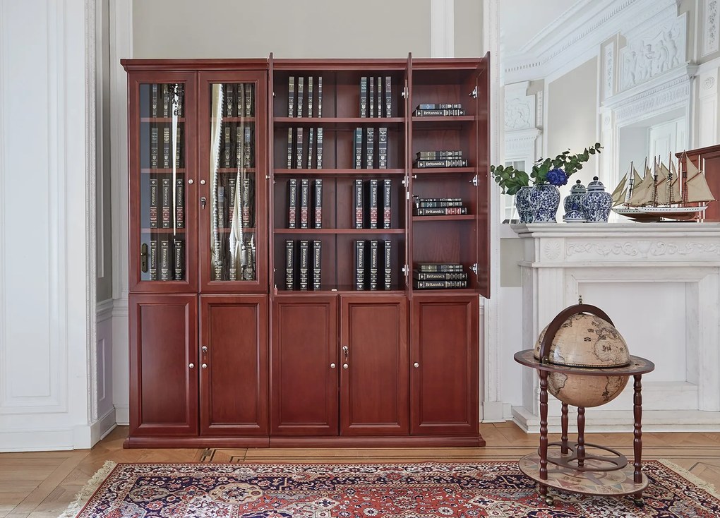 Szafa gabinetowa 3-drzwiowa z górnymi drzwiami częściowo przeszklonymi. Dolne drzwi są pełne. Wymiary 120x40x220 cm. Szafa jest fornirowana, ma widoczne usłojenie, fronty są wykończone płyciną.