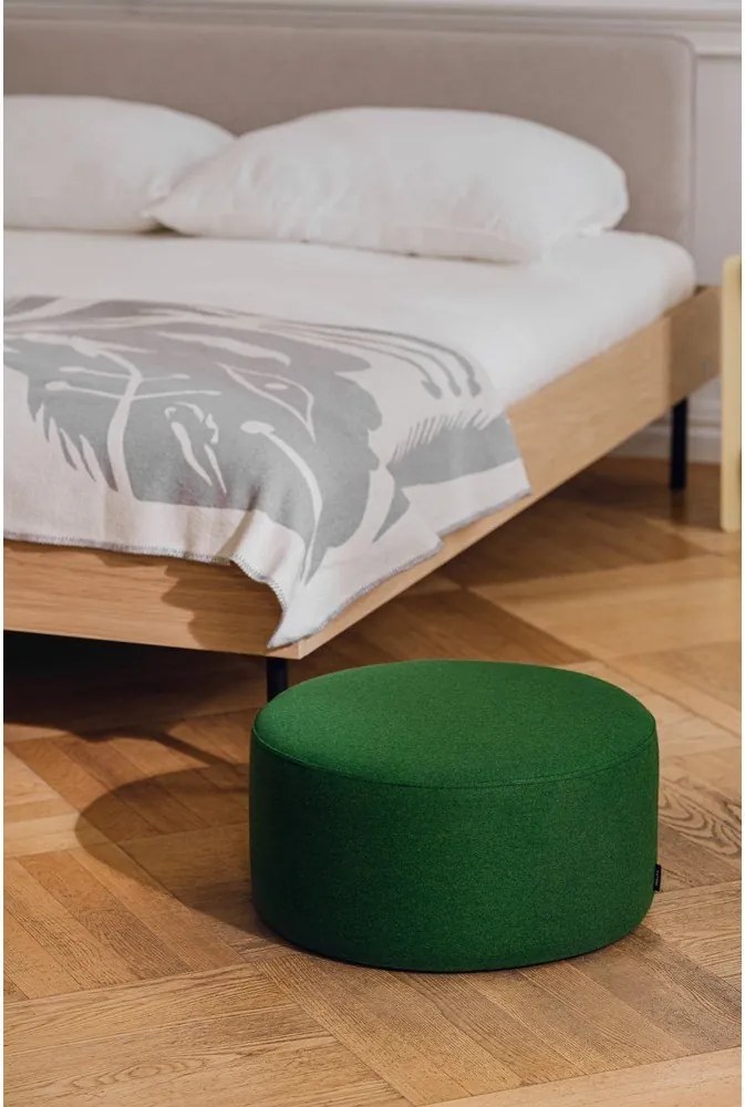 Zielony wełniany puf Folk – noo.ma
