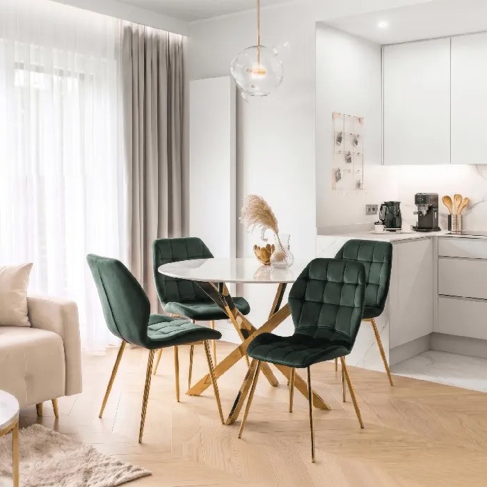 Zestaw Stół Okrągły BALI 100 cm Biały Marmur/Złoty i 4 Krzesła Tapicerowane LUCKY Zielone Glamour