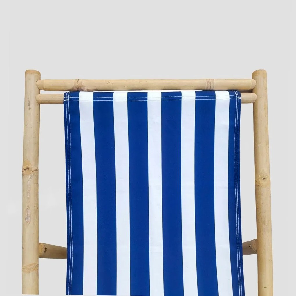 Leżak bambusowy MARE z podłokietnikami 139x60x11cm w biało niebieskie paski HOMLA