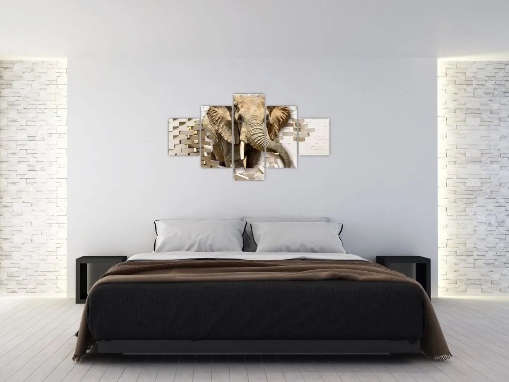 Obraz - słoń taranujący ścianę (125x70 cm)
