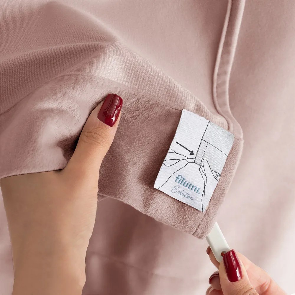 Jasnoróżowa aksamitna zasłona częściowo zaciemniająca (dimout) 265x225 cm Velto – Filumi