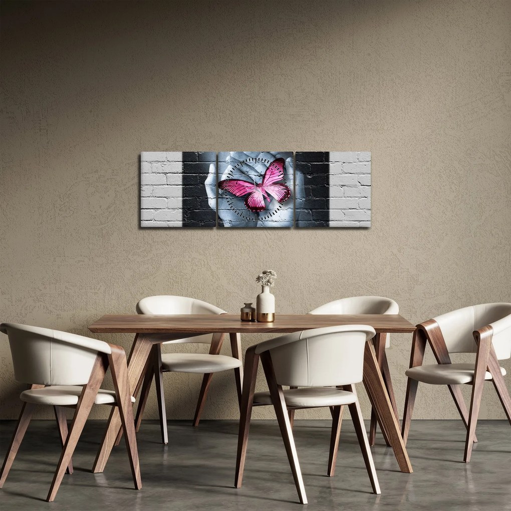 Obraz - Różowy motyl w ścianie (z zegarem) (90x30 cm)
