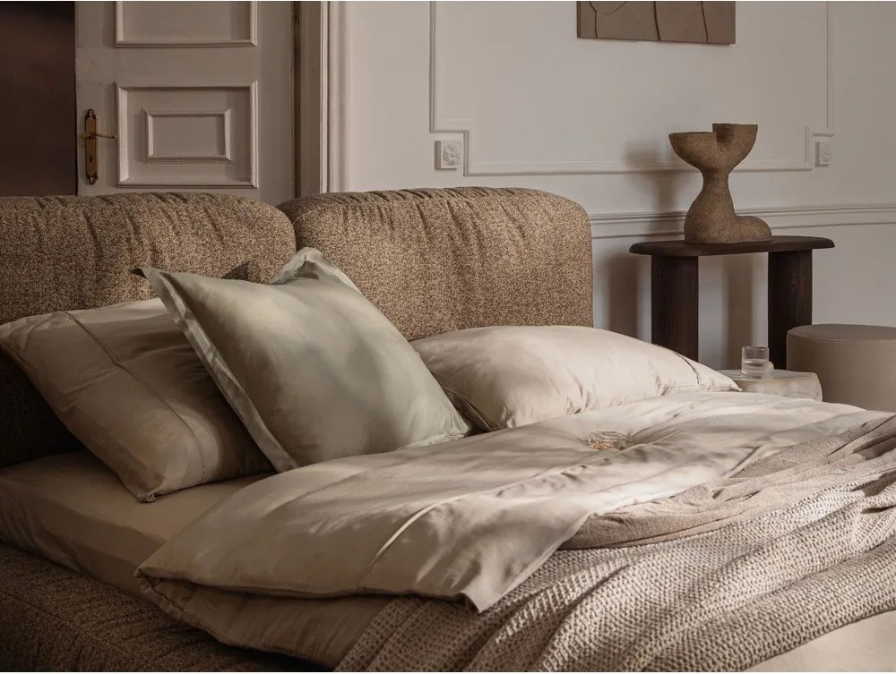 Jasnoszare tapicerowane łóżko dwuosobowe ze schowkiem i stelażem 200x200 cm Martina – Micadoni