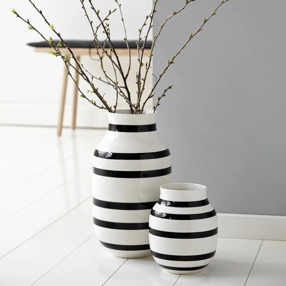 Czarno-biały kamionkowy wazon Kähler Design Omaggio, wys. 20 cm