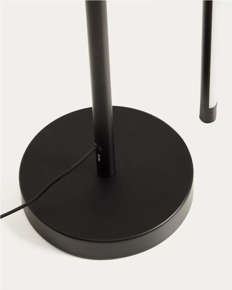 Czarna lampa stojąca LED (wysokość 120 cm) Bow – Kave Home