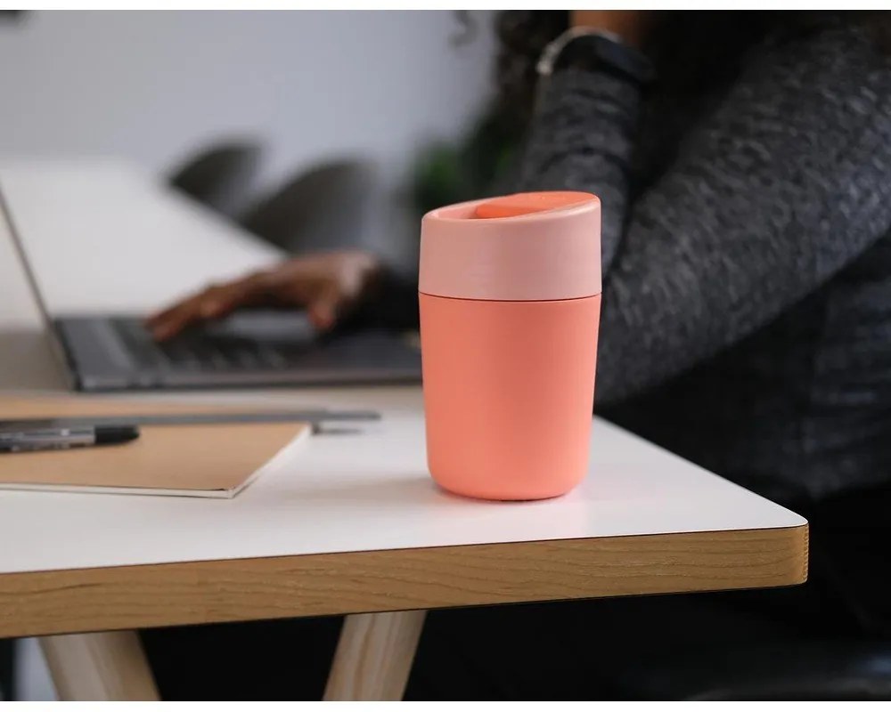 Pomarańczowy kubek podróżny 450 ml Sipp – Joseph Joseph