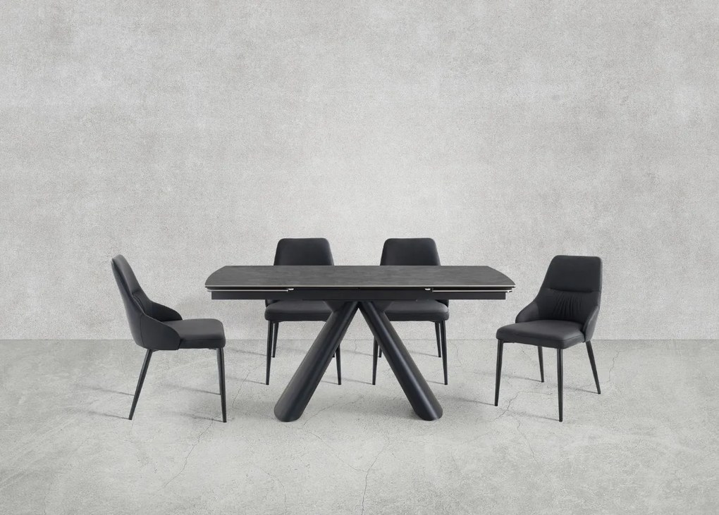 Eleganckie czarne krzesło Monolit tapicerowane ekoskórą PU, wygodne, nowoczesne i idealne do jadalni lub biura. Smukłe metalowe nogi dodają mu lekkości i stylu.