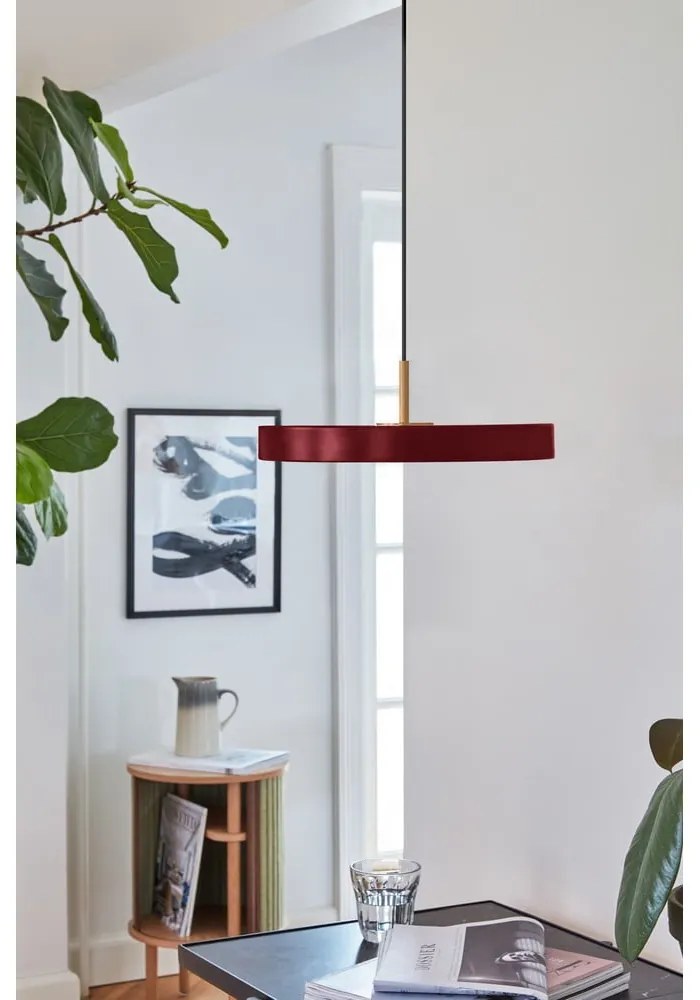 Czerwona lampa wisząca LED z metalowym kloszem ø 31 cm Asteria Mini – UMAGE