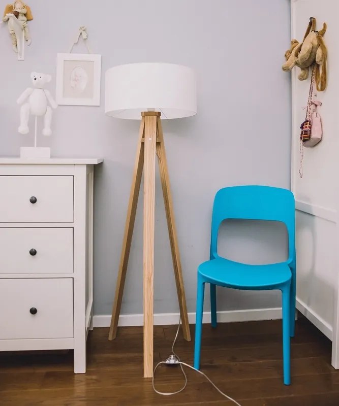 Lampa podłogowa na trzech nogach z drewna jesionowego Wanda