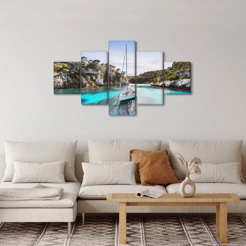 Obraz - Plaża z żaglówką (125x70 cm)