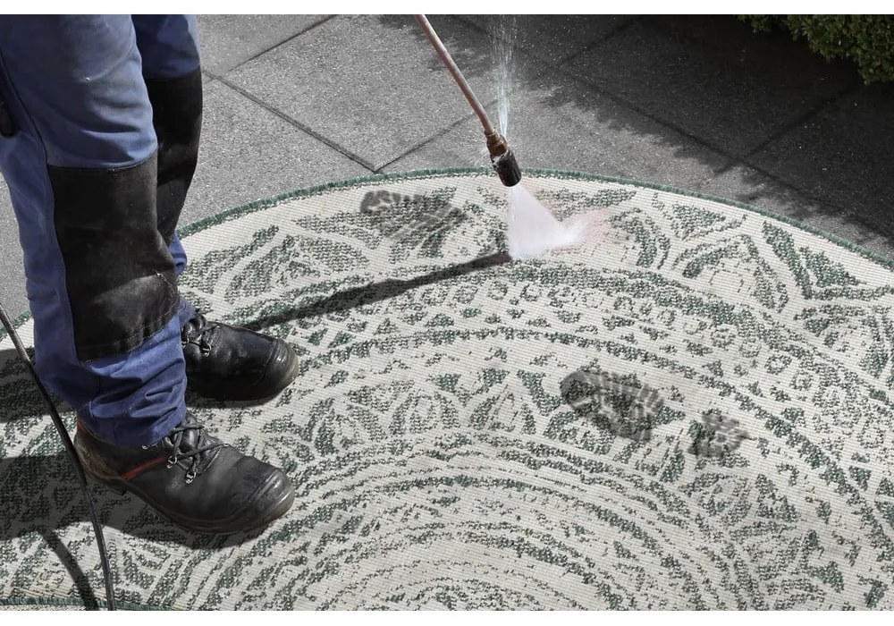 Zielono-kremowy dywan odpowiedni na zewnątrz NORTHRUGS Siruma, ø 140 cm