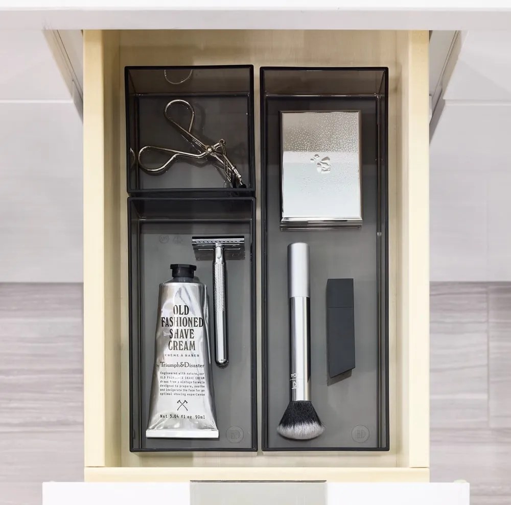 Organizery łazienkowe na kosmetyki z plastiku z recyklingu w kolorze matowej czerni zestaw 3 szt. Stack & Slide – iDesign