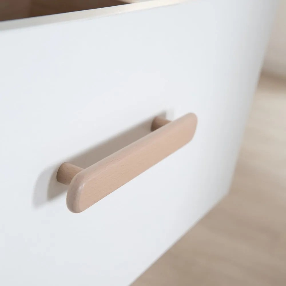 Biało-naturalna komoda dziecięca w dekorze dębu z przewijakiem 88x98x75 cm Cabane – Roba