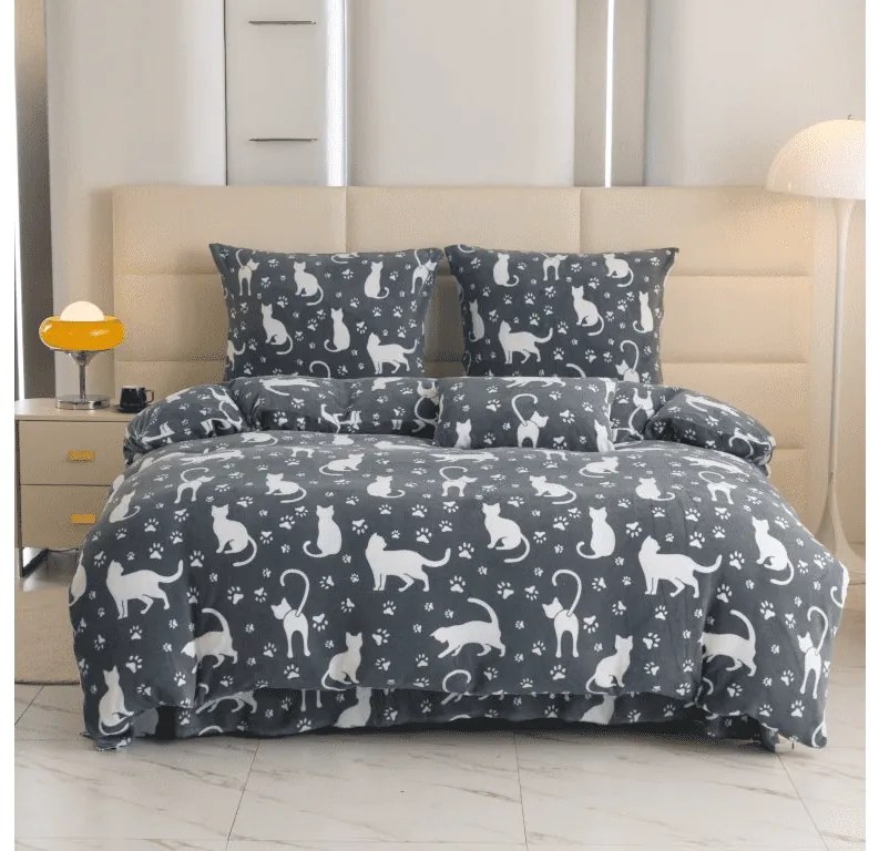PrzytulneMieszkanie.pl PrzytulneMieszkanie.pl Pościel z mikropluszu BIAŁE KOTY szare Rozmiar pościeli: 2 szt 70 x 90 cm | 200 x 220 cm