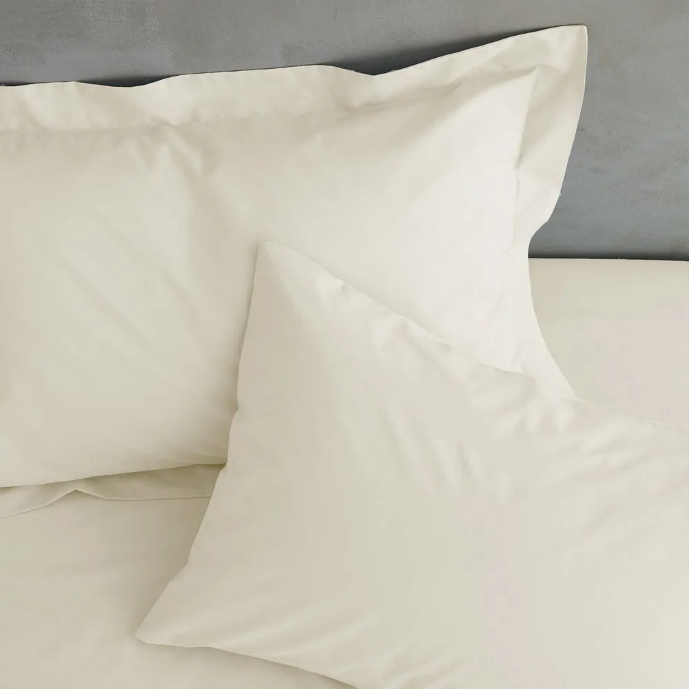 Kremowe prześcieradło z perkalu z gumką 90x190 cm Easy Iron Percale – Catherine Lansfield